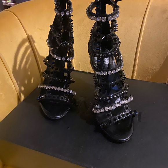 Jennifer Le Black Razor Heels - Picture 5 of 5